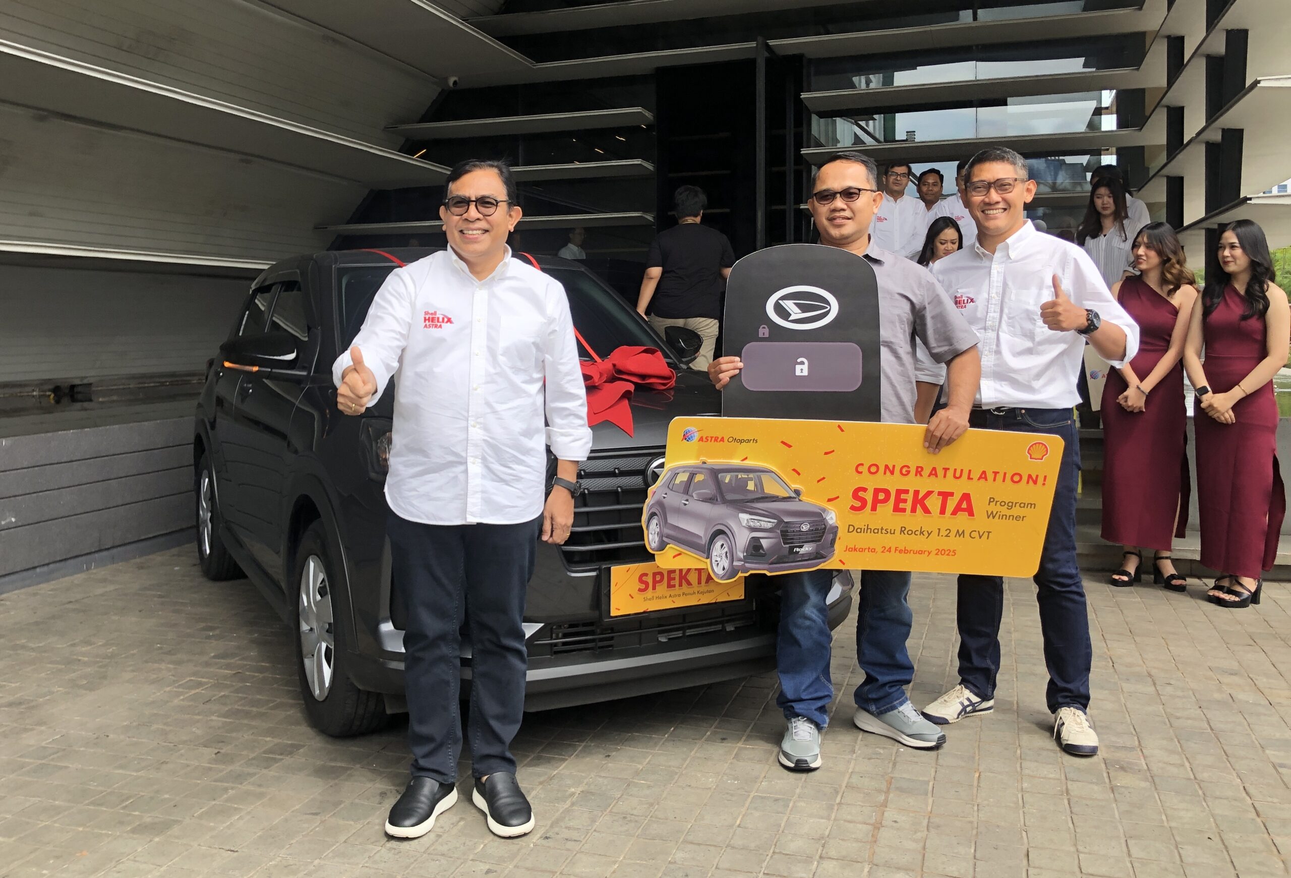 Astra Otoparts dan Shell Indonesia mengumumkan pemenang program SPEKTA Shell Helix Astra Penuh Kejutan - apakabar.co.id