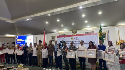 Hino menberikan donasi berupa sarana darurat untuk PMI Kabupaten Bogor - apakabar.co.id