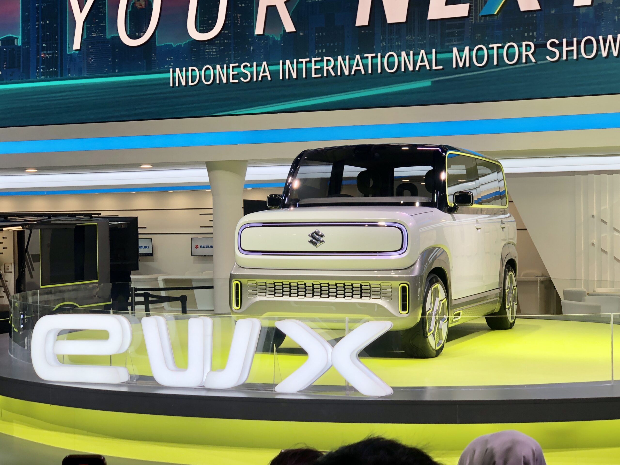 Suzuki memboyong konsep mobil listrik eWX di IIMS 2025 - apakabar.co.id