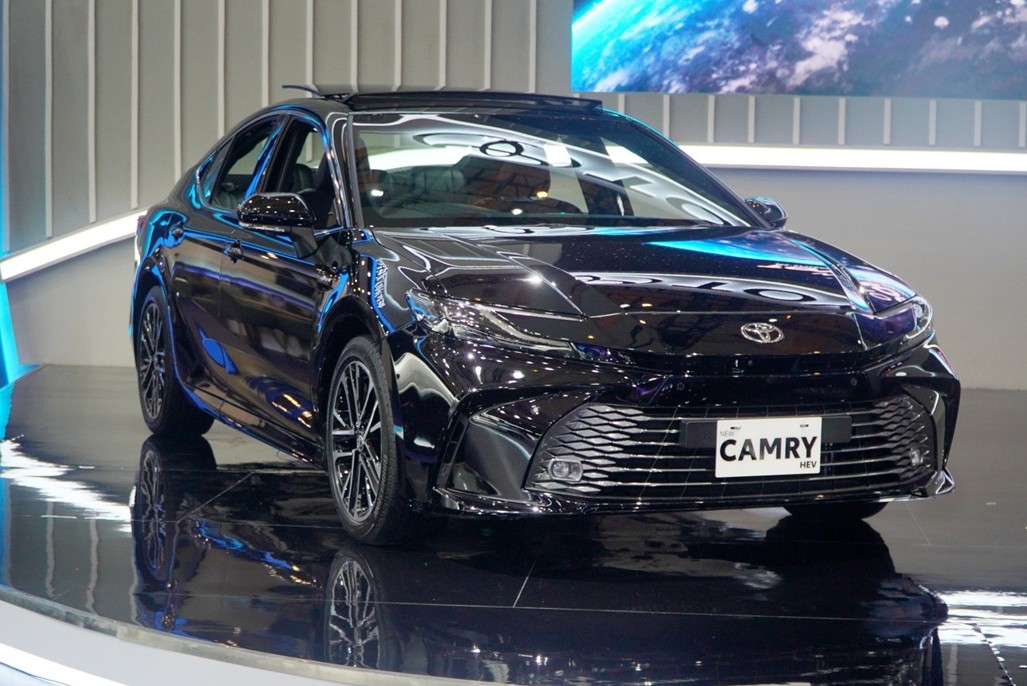 Toyota New Camry Hybrid yang meluncur di IIMS 2025 - apakabar.co.id