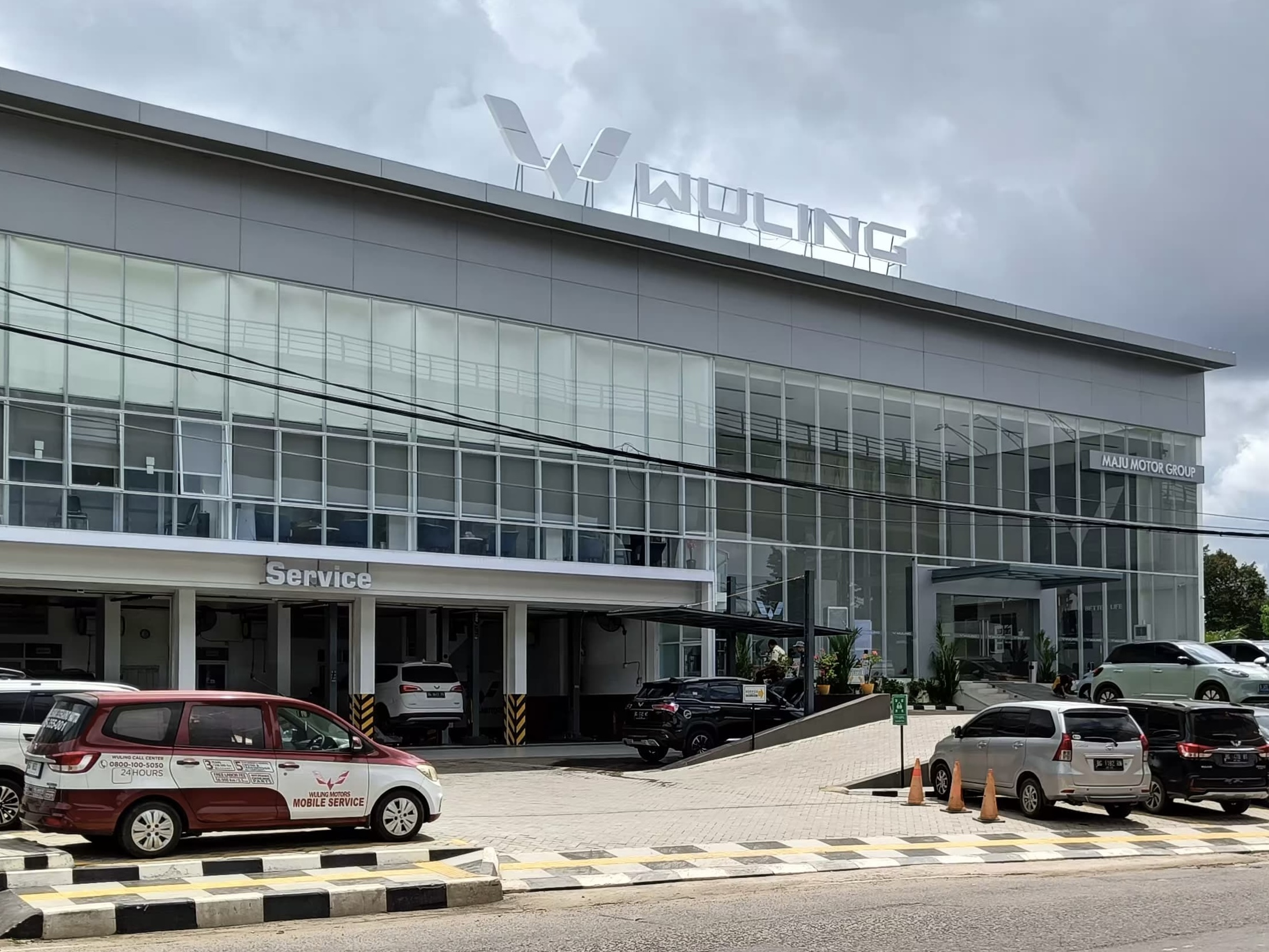 Wuling Bersama PT Maju Global Motor Resmikan Diler Maju Motor Palembang Dengan Wuling Silver Logo - apakabar.co.id