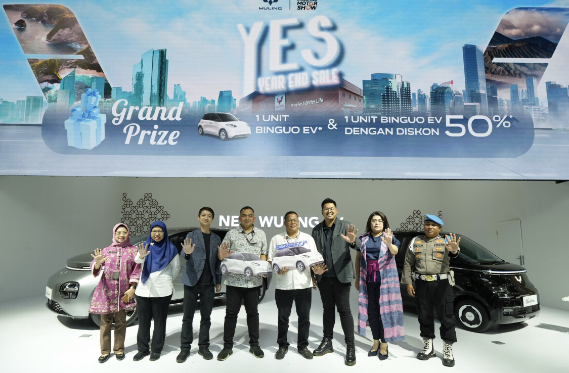 Wuling mengundi secara langsung program Year End Sale (YES) 2024 di ajang IIMS 2025 - apakabar.co.id