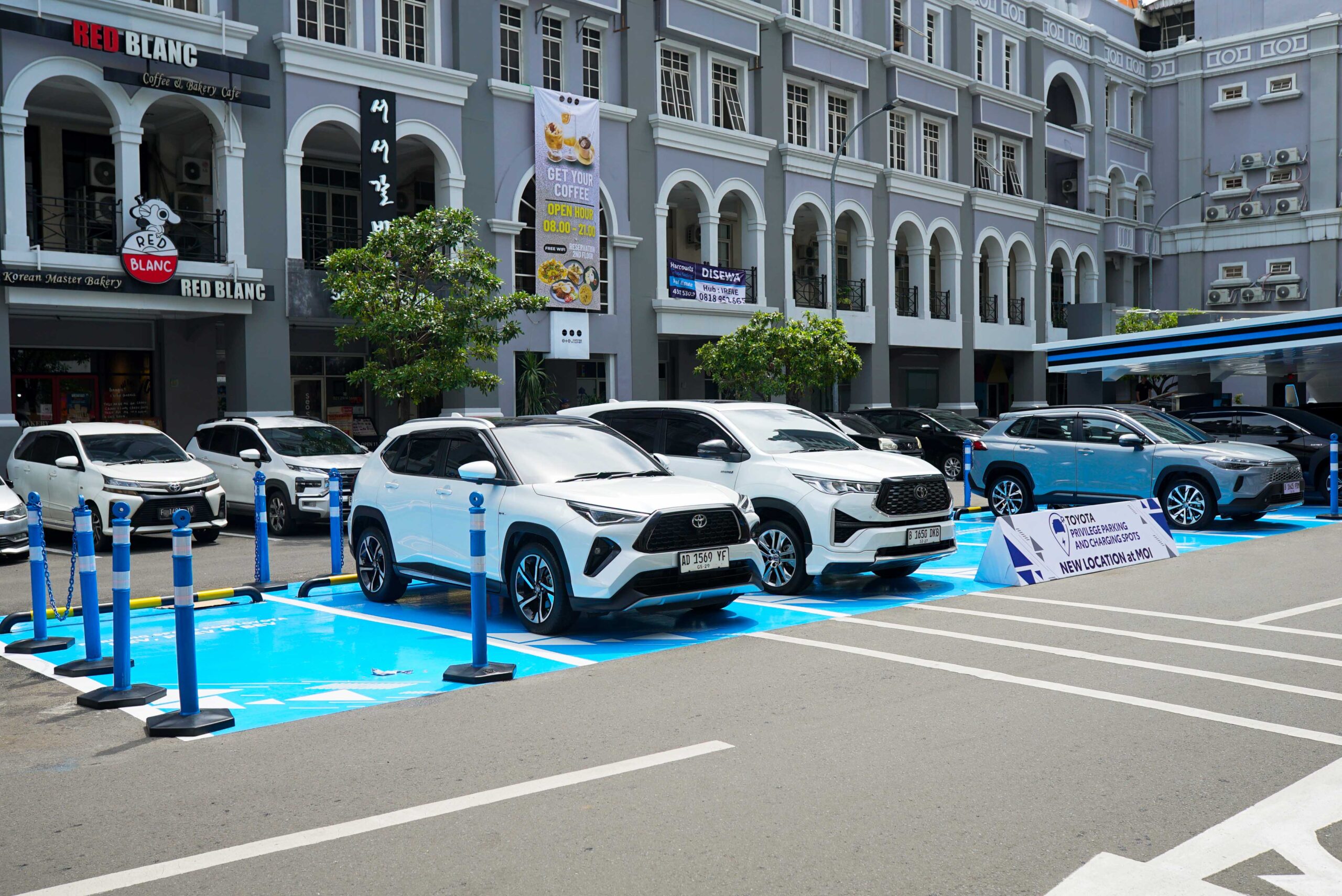 Area privilege parkir di Mall of Indonesia untuk kendaraan elektrifikasi Toyota - apakabar.co.id