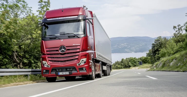 Hasil kinerja Daimler Truck di 2024, meraih penjualan 460 ribu unit kendaraan komersial - apakabar.co.id
