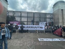 Demo Mahasiswa Tolak Revisi UU TNI di DPR RI Berlangsung Kondusif