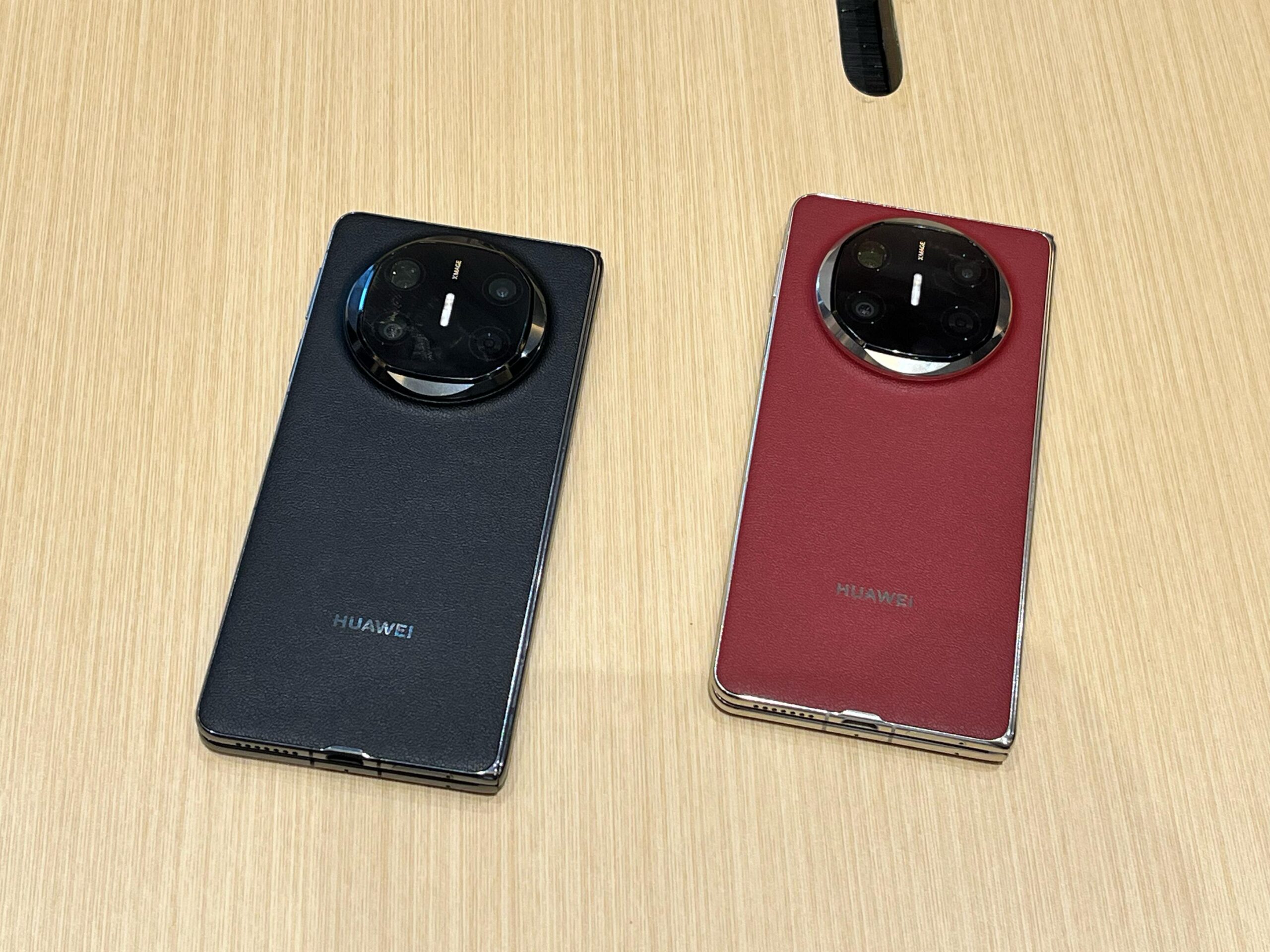 Tampilan ponsel lipat Huawei Mate X6 - apakabar.co.id