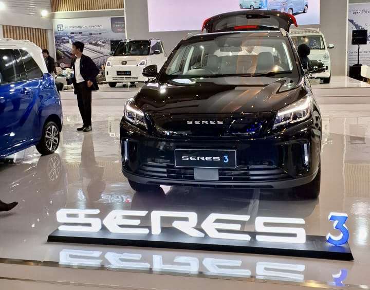 PT Sokonindo Automobile meluncurkan Seres 3 di ajang PEVS 2025 - apakabar.co.id