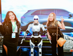 Robot AiMOGA Menjadi Pelayan Cerdas di Chery 4S Store Malaysia