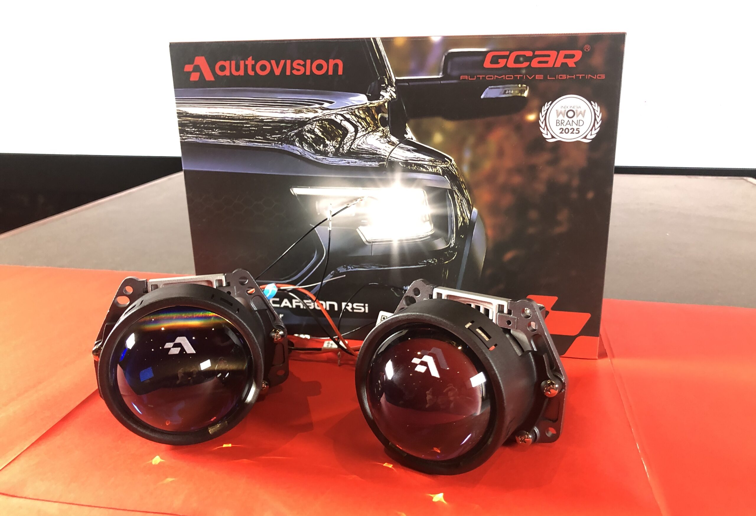 Autovision meluncurkan lampu BiLED Projector Dakar Carbon Rsi dengan teknologi canggih - apakabar.co.id