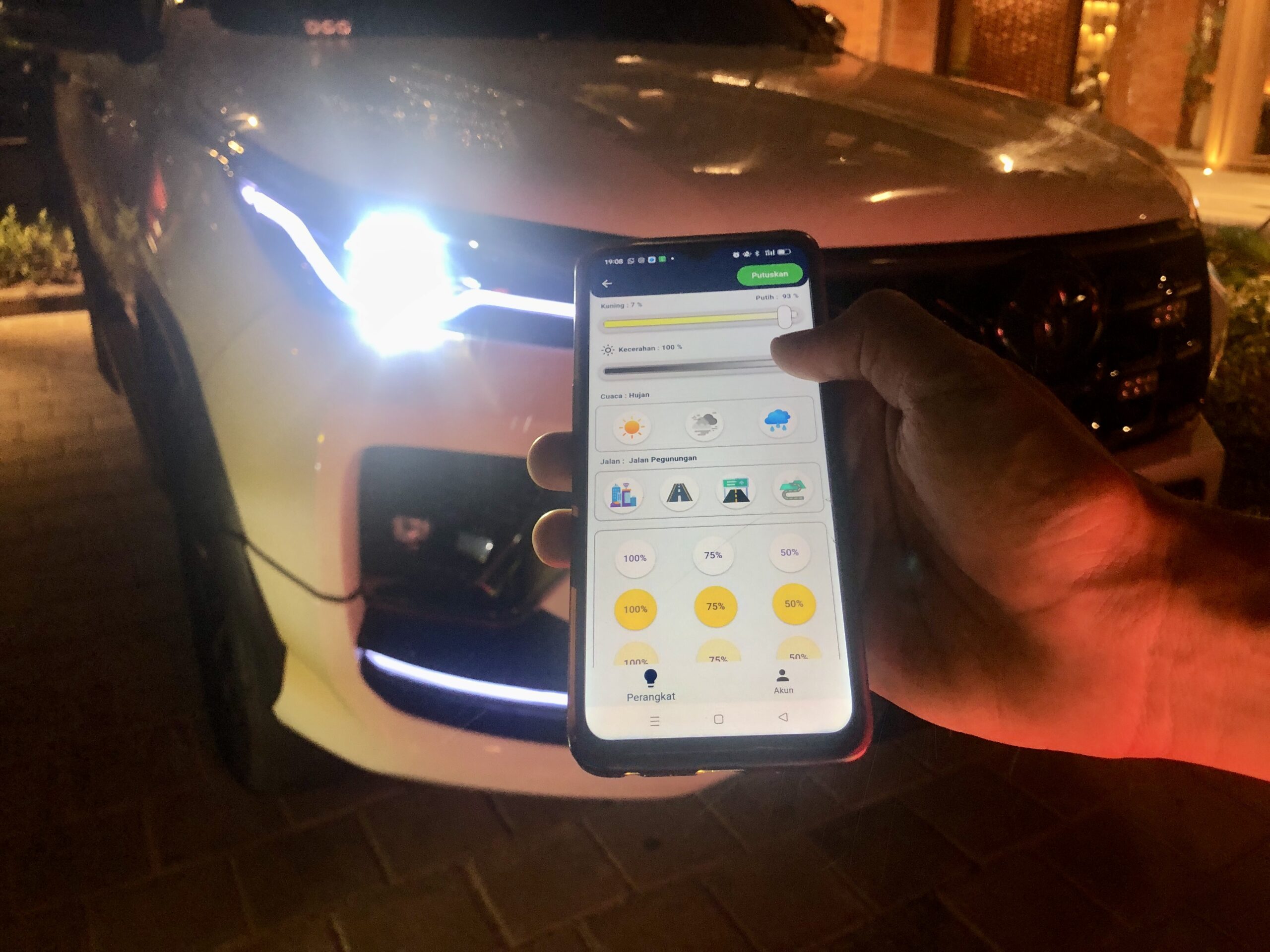 Bi-LED Projector Autovision Dakar Carbon RSi hadirkan keunggulan pengoperasian hanga lewat smartphone - apakabar.co.id