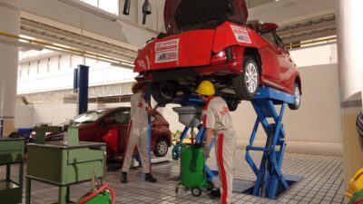 Ganti oli mobil berpatokan pada durasi pemakaian atau jarak tempuh, berikut penjelasan Auto2000 - apakabar.co.id