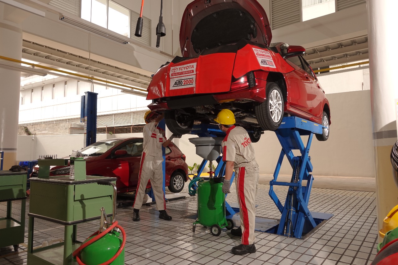 Ganti oli mobil berpatokan pada durasi pemakaian atau jarak tempuh, berikut penjelasan Auto2000 - apakabar.co.id