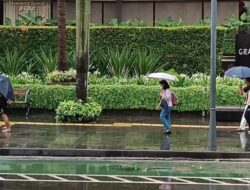 Jakarta Diguyur Hujan Ringan Sepanjang Sabtu, Warga Diminta Siaga