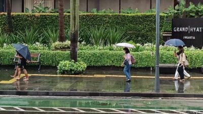 Jakarta Diguyur Hujan Ringan Sepanjang Sabtu, Warga Diminta Siaga