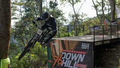 Andy Prayoga Juara Seri Pembuka 76 Indonesian Downhill 2025