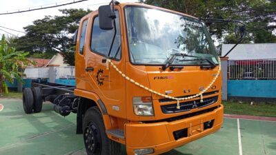 KTB Donasikan Mitsubishi Fuso Fighter ke SMK Negeri 1 Kamal Madura - apakabar.co.id