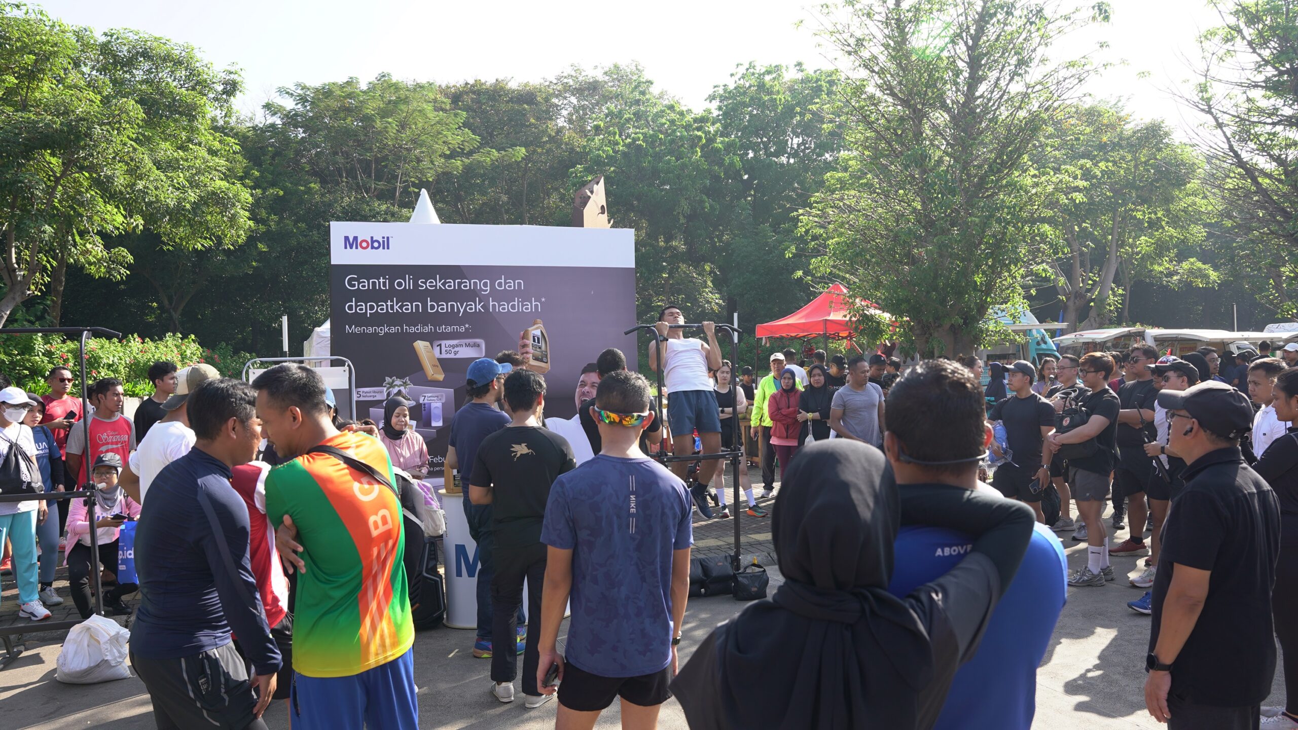 Keseruan Workout Challenge bareng Brand Ambassador Mobil Lubricants Chicco Jerikho - apakabar.co.id