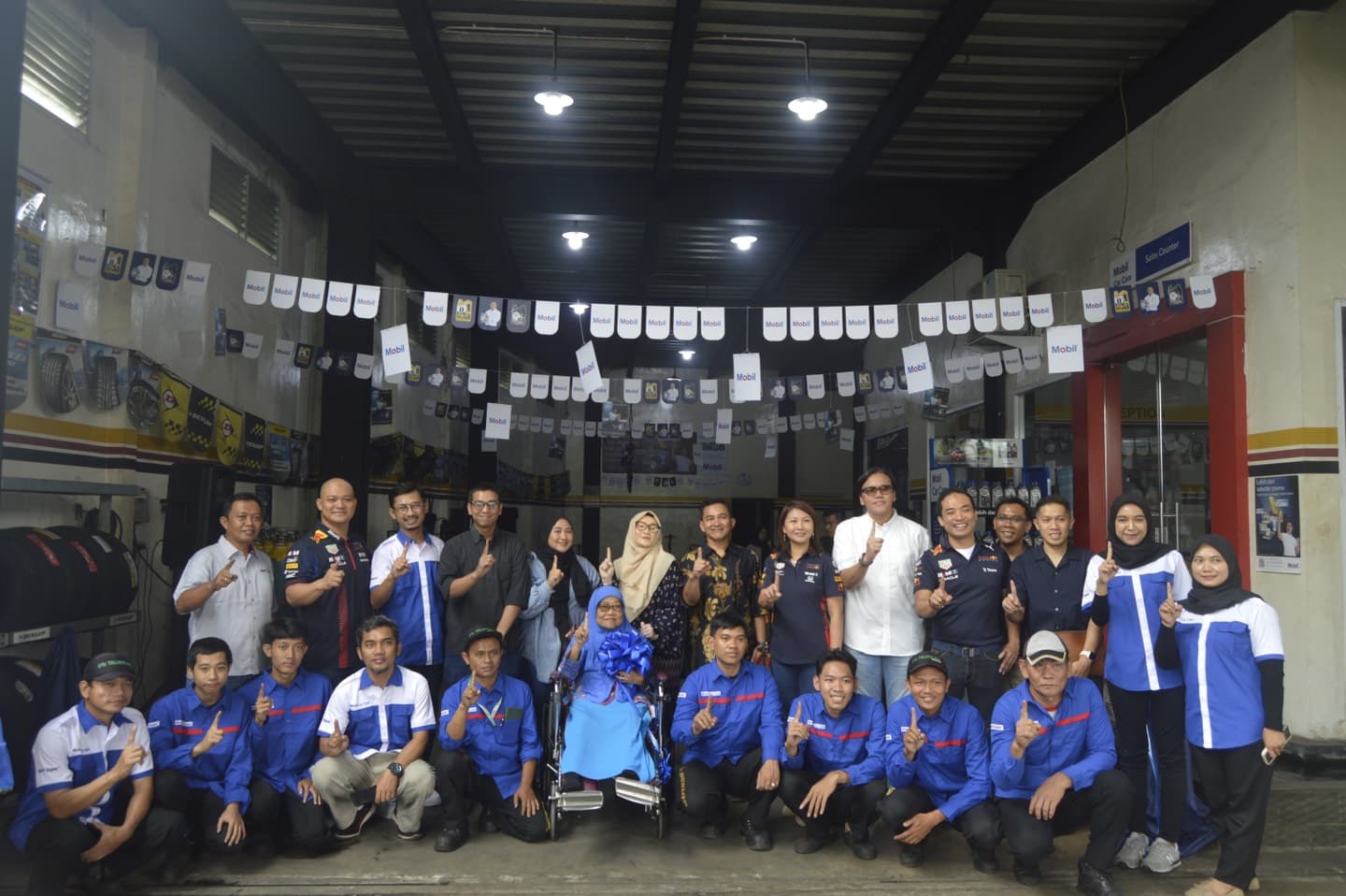 Mobil Lubricants bersama Bengkel Trijaya Ban Cibubur meresmikan jaringan terbaru Mobil Car Care pada kuartal 1 tahun 2025 - apakabar.co.id