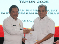 Kemendagri serahkan dana bantuan parpol Rp20 miliar ke Partai Gerindra