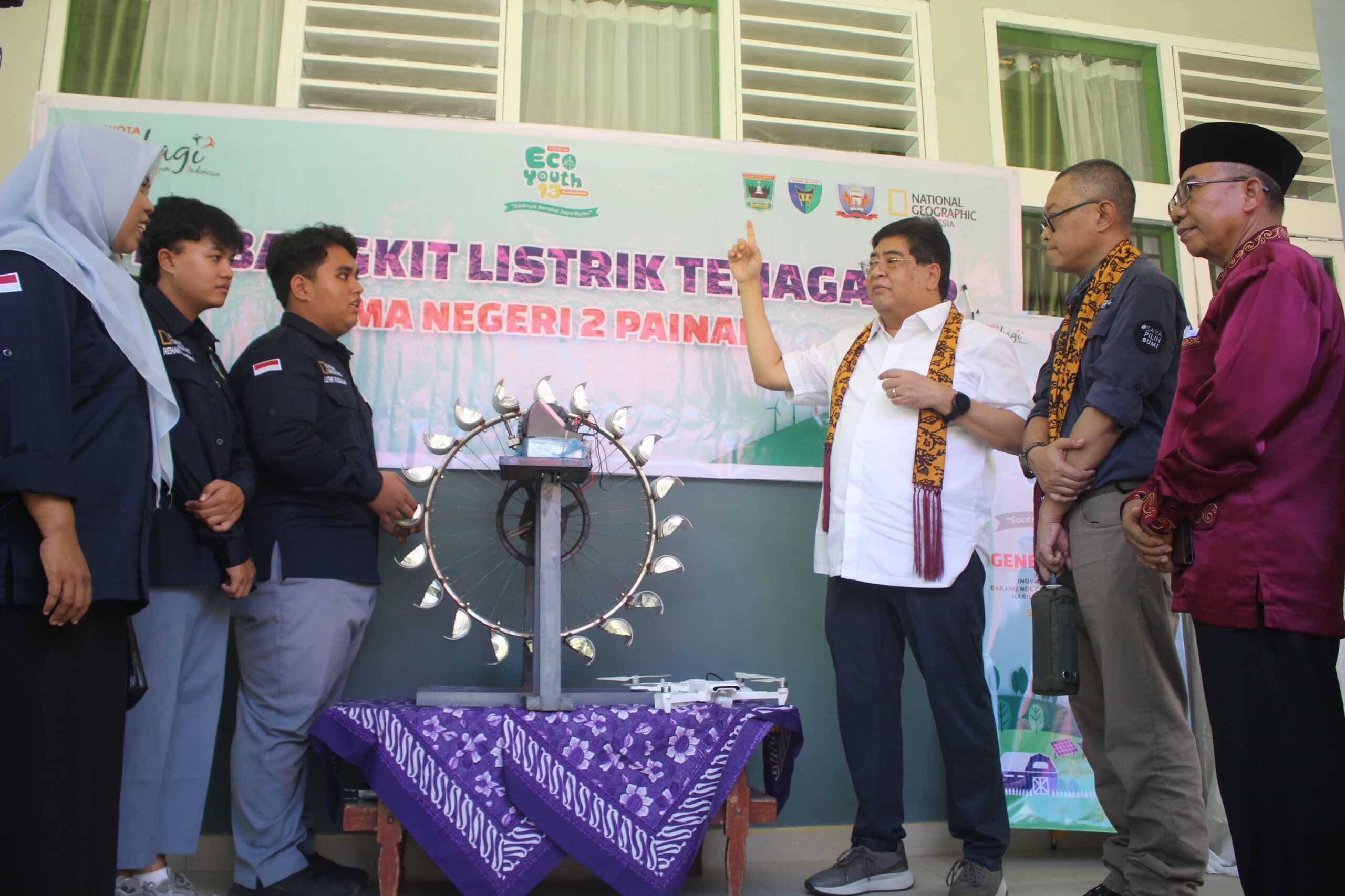 Toyota Indonesia Lakukan Pendampingan Sekolah Finalis TEY Ke-13 di Kota Padang, Bikin Drone Tanpa Emisi - apakabar.co.id