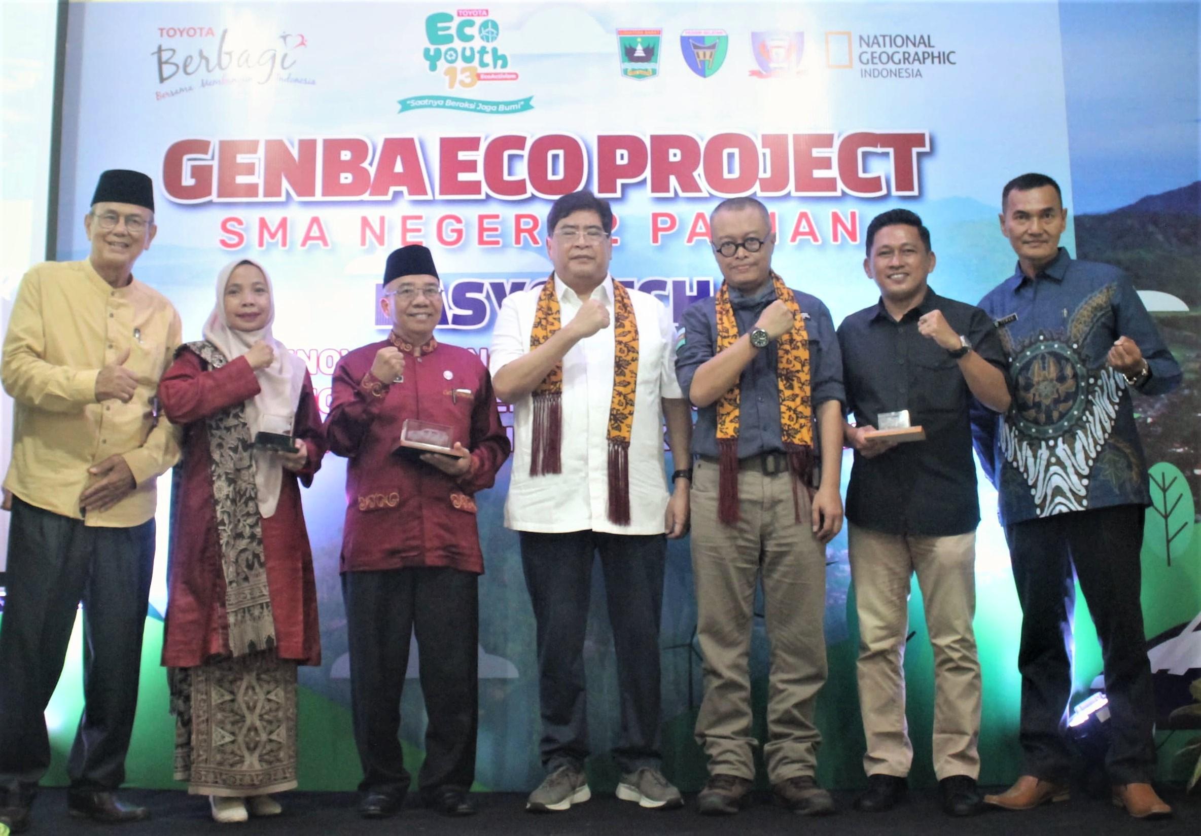 Toyota Indonesia mengunjungi SMAN 2 Painan, Pesisir Selatan, Padang, Sumatra Barat, salah satu sekolah yang proposalnya menyandang predikat finalis - apakabar.co.id