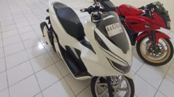 Dua unit sepeda motor milik Eva yang diduga dibawa kabur pelaku penipuan - apakabar.co.id