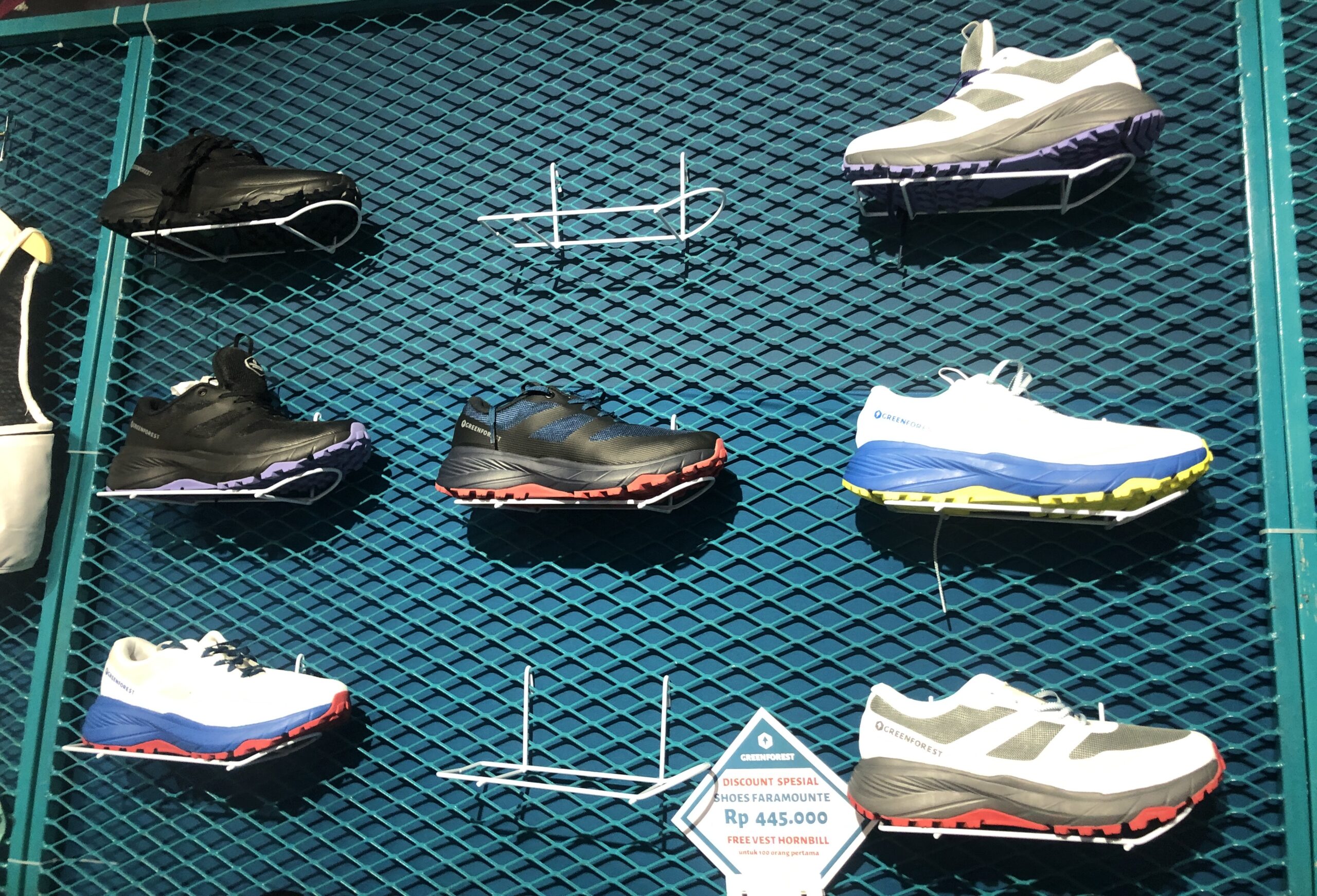 Greenforest meluncurkan sepatu trail running terbaru di Indofest 2025 - apakabar.co.id