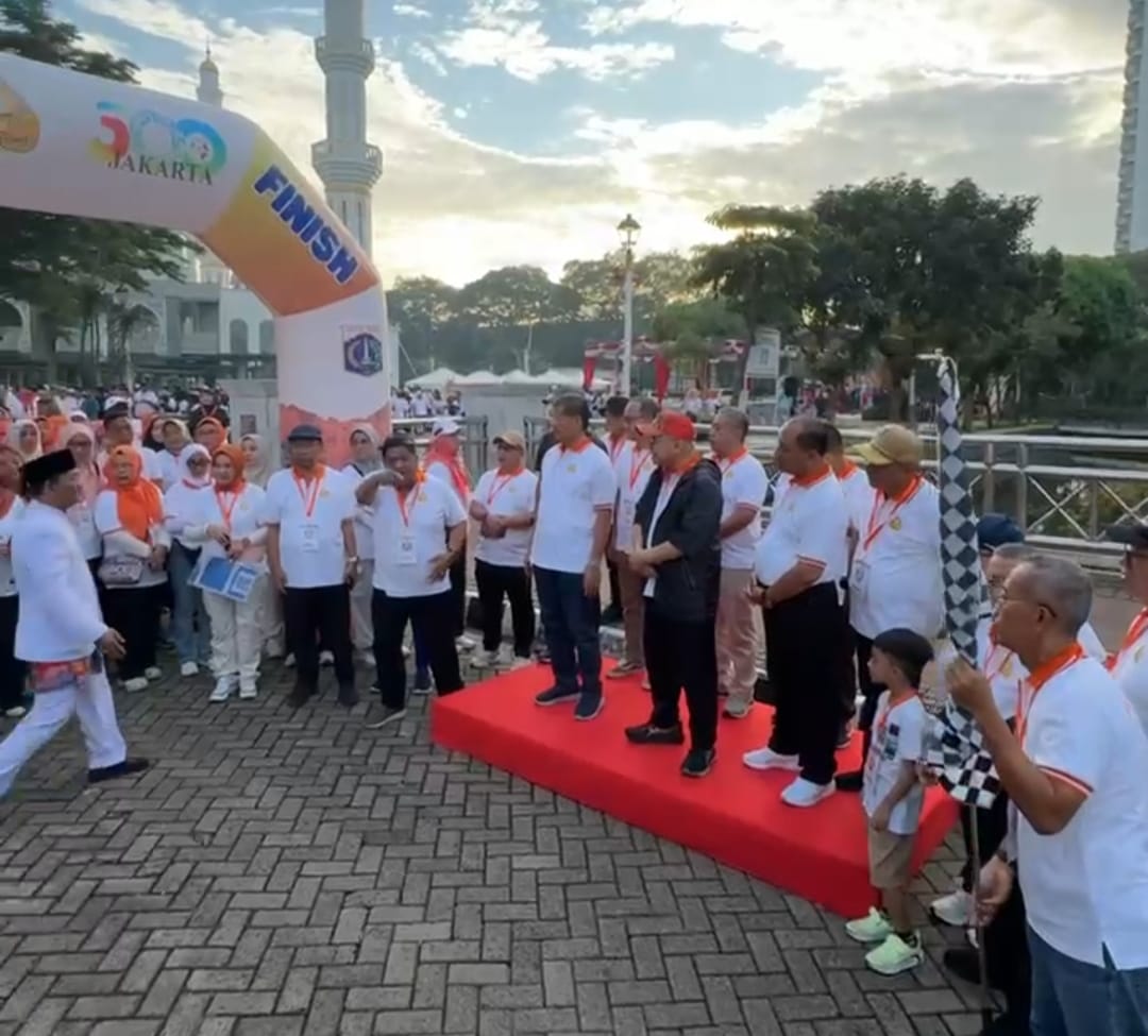 Kegiatan Gerak Jalan Sehat menyambut Hut ke-49 Permata MHT dibuka oleh Mantan Gubernur Fauzi Bowo - apakabar.co.id