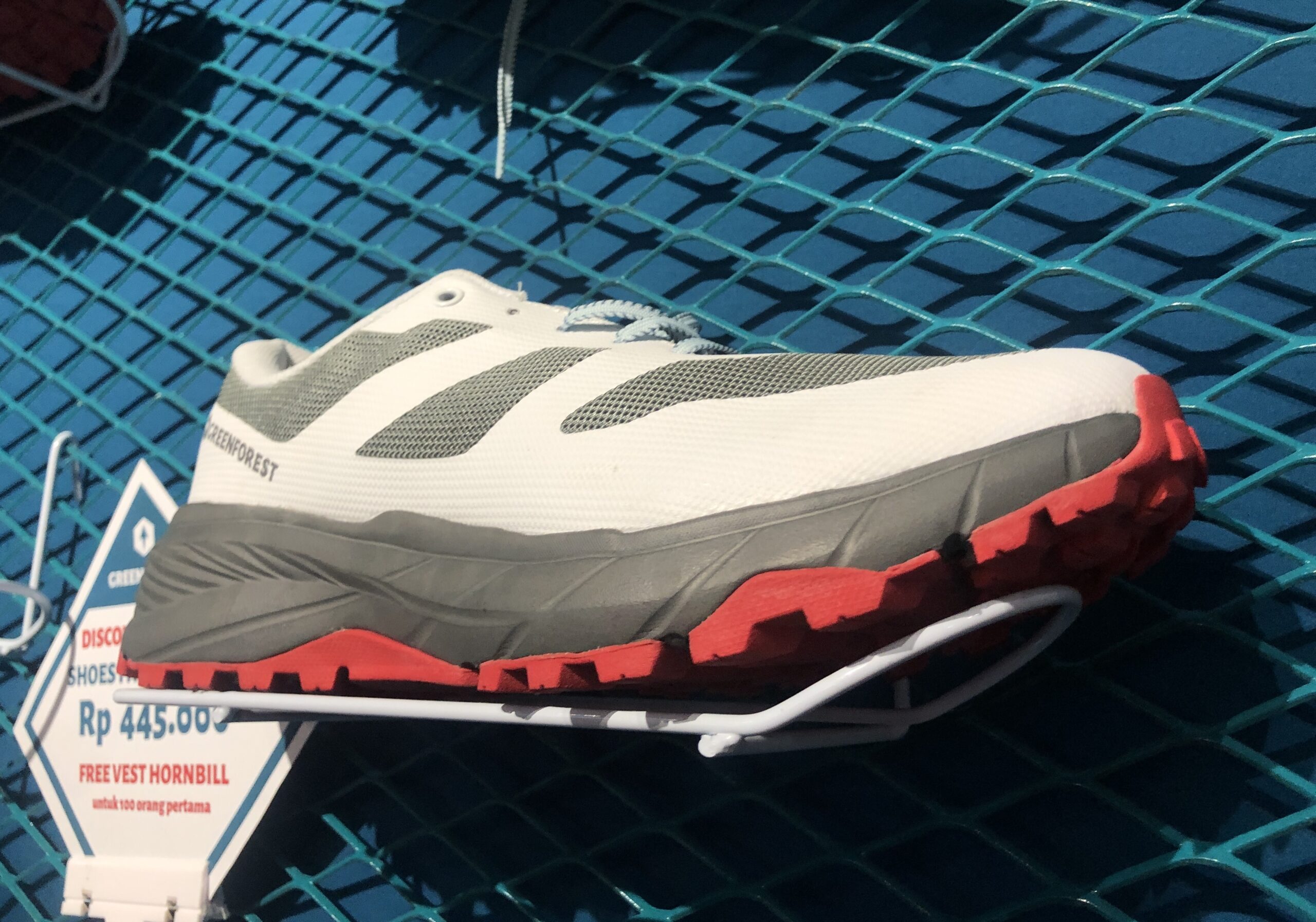 Greenforest meluncurkan sepatu trail running terbaru di Indofest 2025 - apakabar.co.id