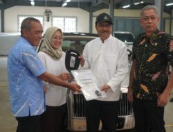Kemensos Serahkan Rolls Royce Hasil Lelang Senilai Rp2,5 Miliar untuk Program Sosial