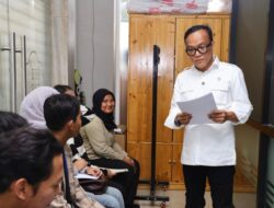 Wamenaker Tegaskan Praktik Penahanan Ijazah Melanggar Hukum