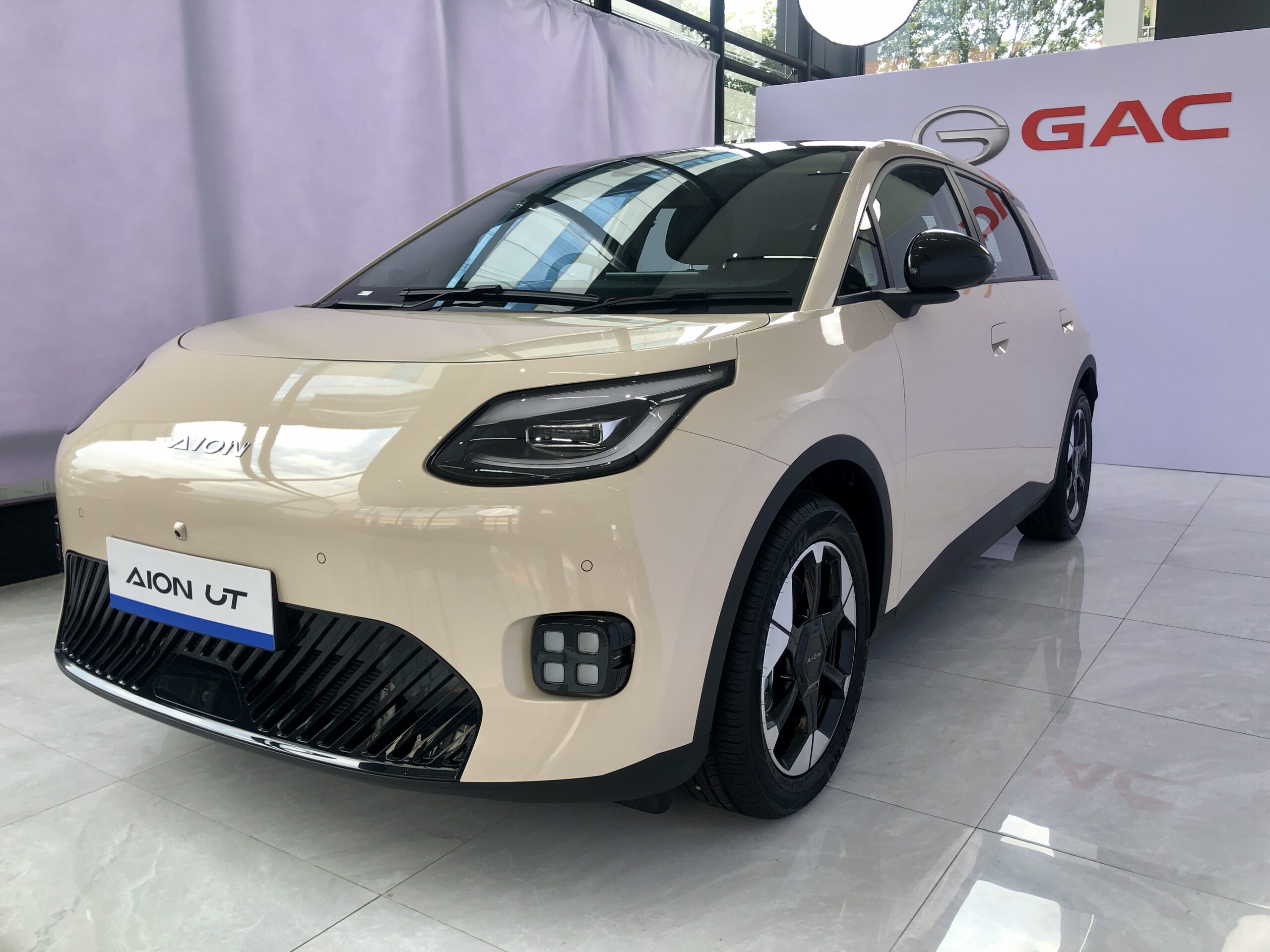 Aion Indonesia memperkenalkan mobil listrik terbaru, Aion UT di Tanah Air - apakabar.co..id