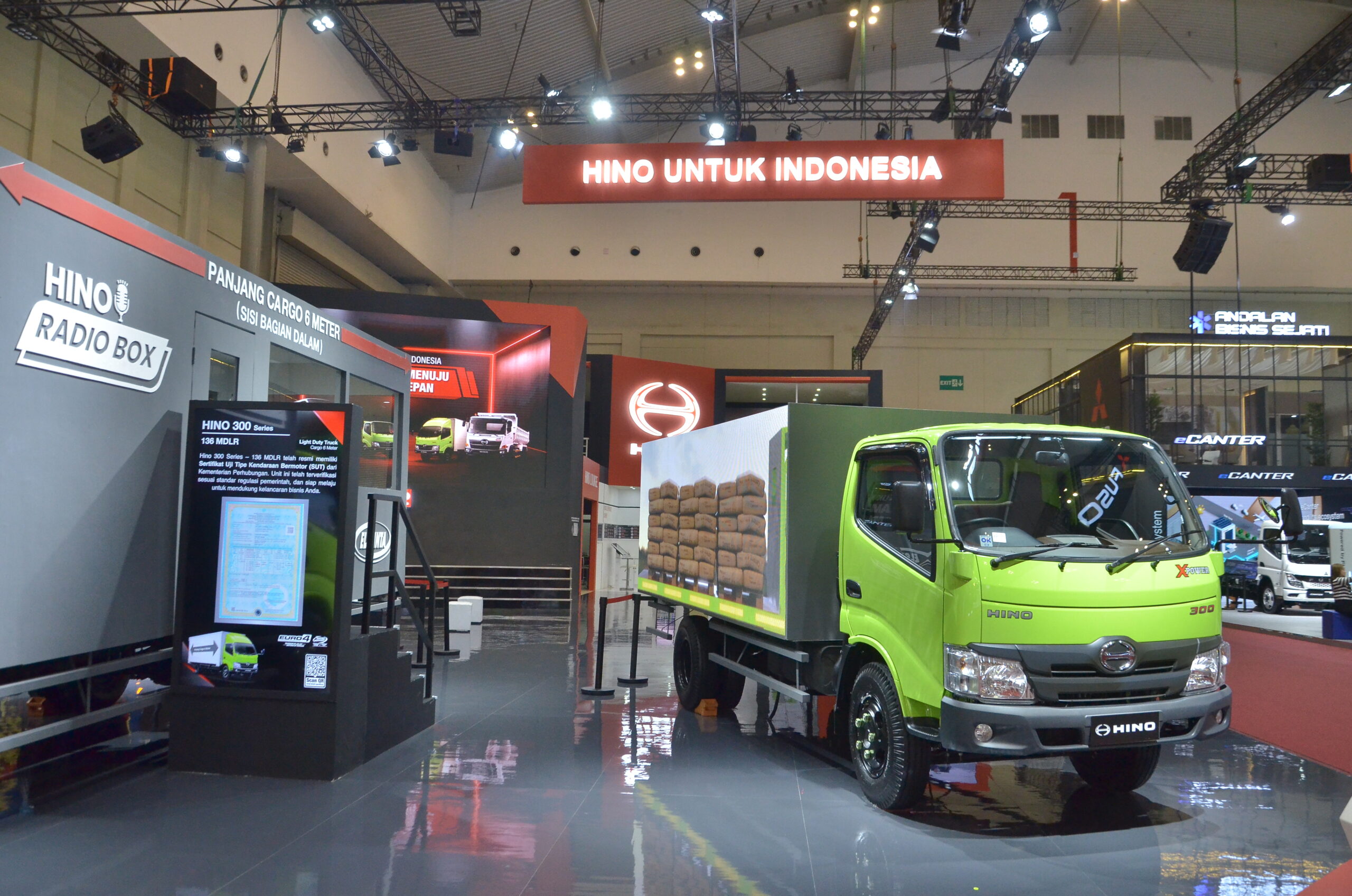 Hino menggelar Bodymaker Awarding di GIIAS 2025 - apakabar.co.id