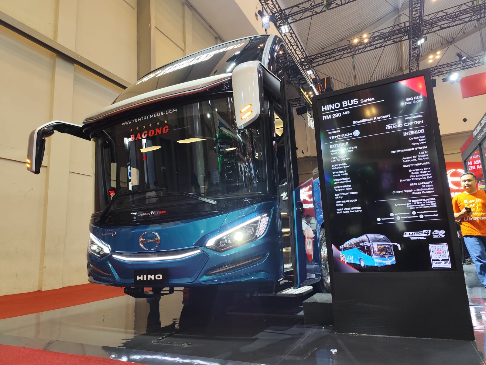 hino serahkan 35 armada baru ke bagong transport