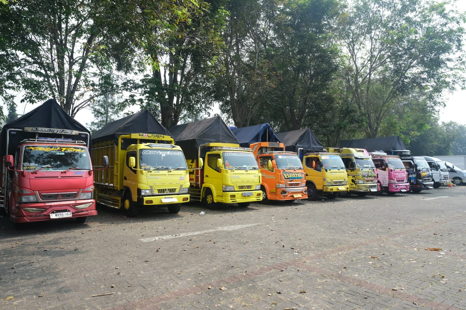 Jajaran truk dari Canter Mania yang hadir di GIIAS 2025 - apakabar.co.id