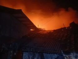 Lima Rumah di Cililitan Terbakar, 75 Petugas Dikerahkan Padamkan Api