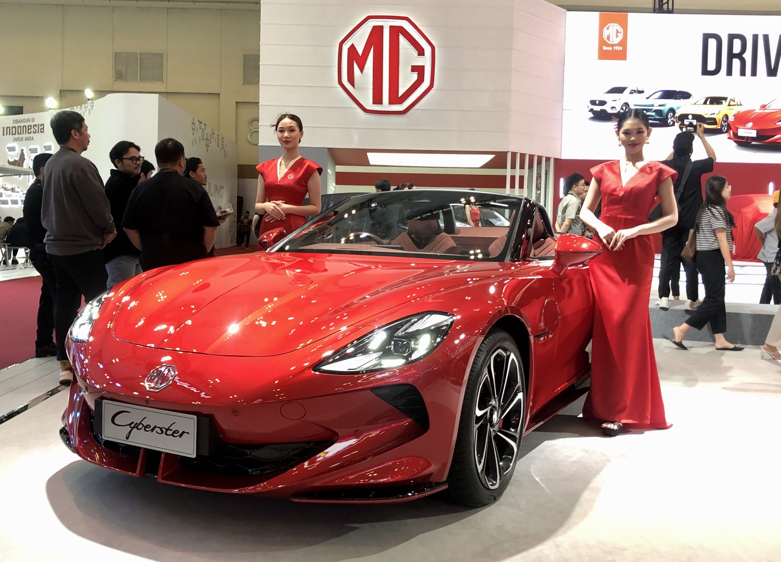 MG Cyberster hadir di GIIAS 2025 dengan warna baru menyambut perayaan satu tahun kehadirannya di Indonesia - apakabar.co.id