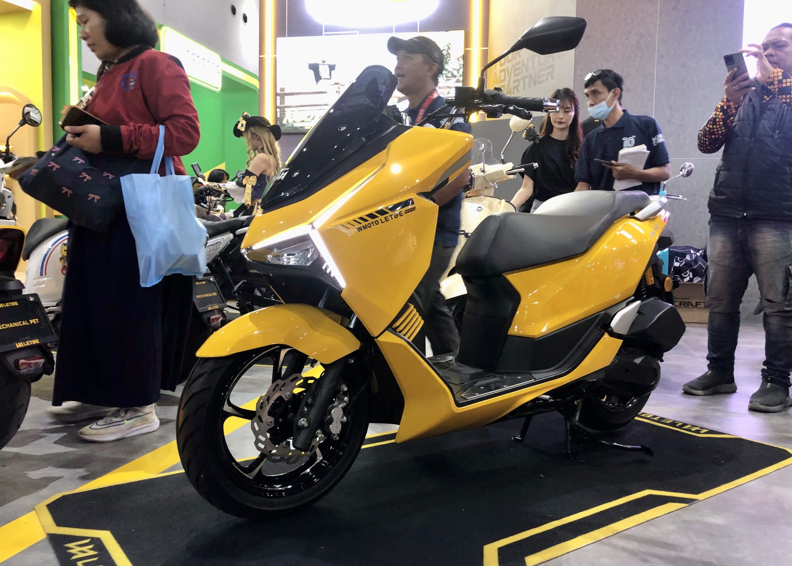 Mforce Indonesia luncurkan skutik WMoto Letbe Island di Jakarta Fair 2025 - apakabar.co.id