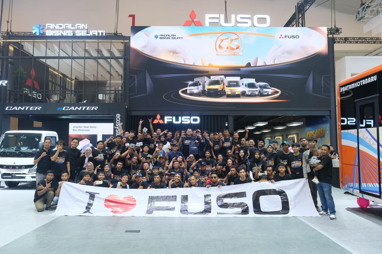 Mitsubishi Fuso mengajak Canter Mania Seru-seruan Rayakan 55 Tahun Anniversary di GIIAS 2025 - apakabar.co.id