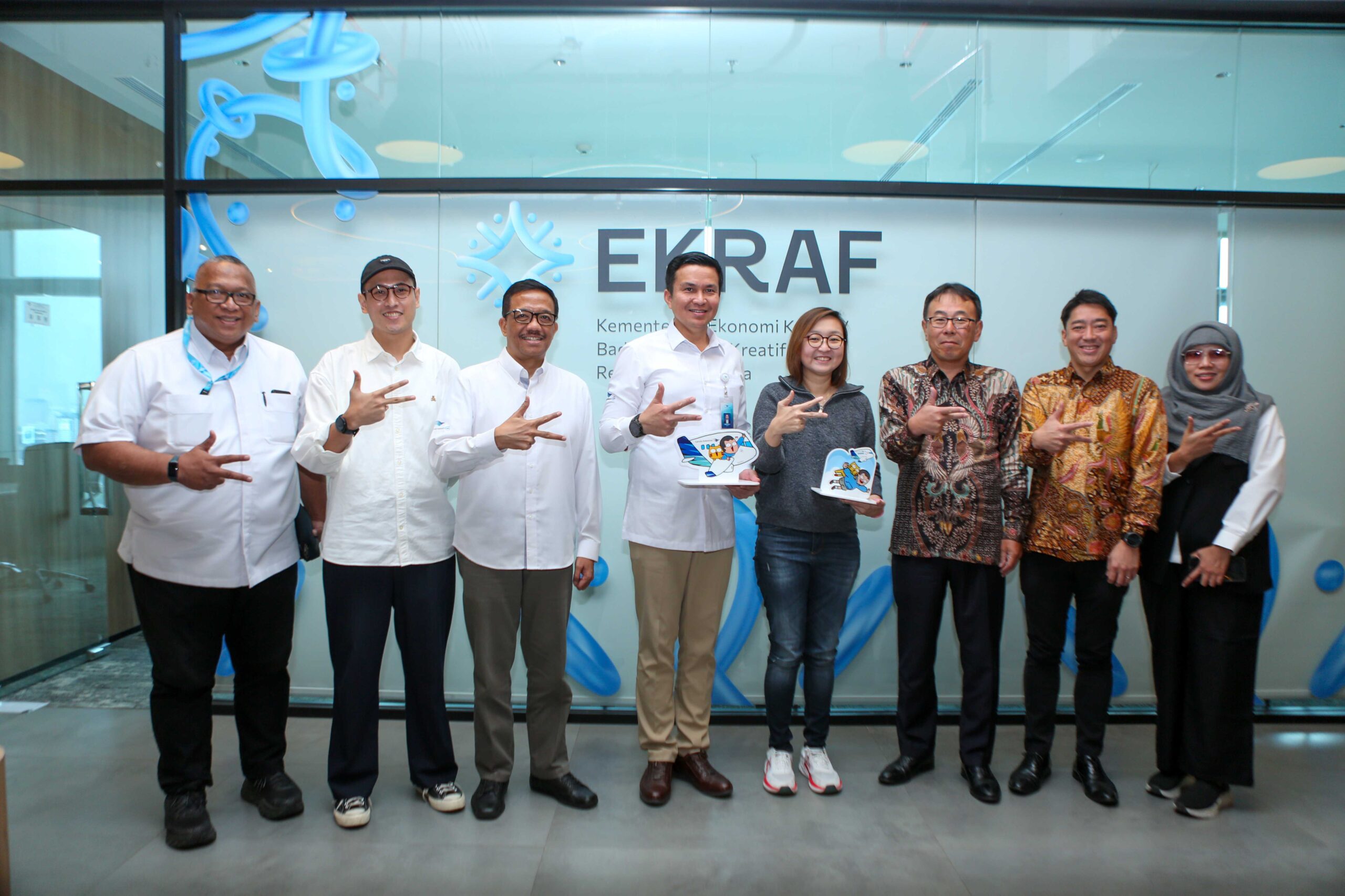 Mitsubishi Motors berkolaborasi dengan Garuda Indonesia dan Tahi Lalats utnuk menyambut kendaraan model baru - apakabar.co.id