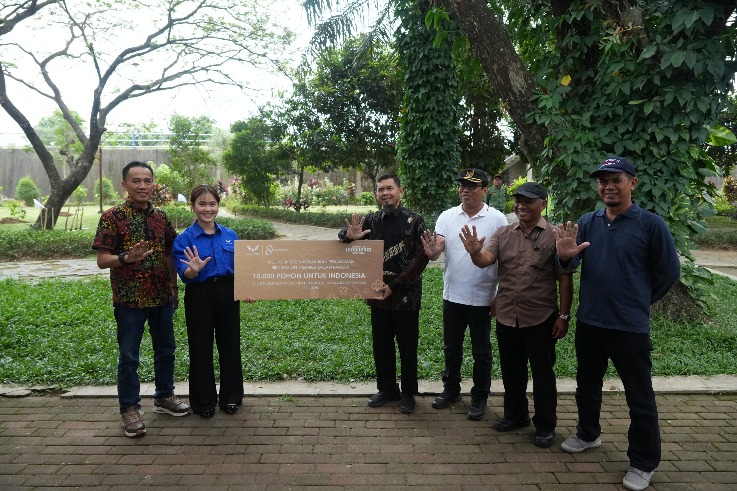 Penanaman 1.000 pohon trembesi juga dilakukan oleh Wuling di Kota Surakarta pada 5 Juli 2025 - apakabar.co.id