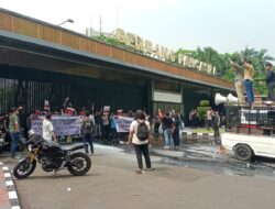 Tragis! Profesor Ing Mokoginta jadi Pengemis Keadilan, Mahasiswa Turun ke Jalan