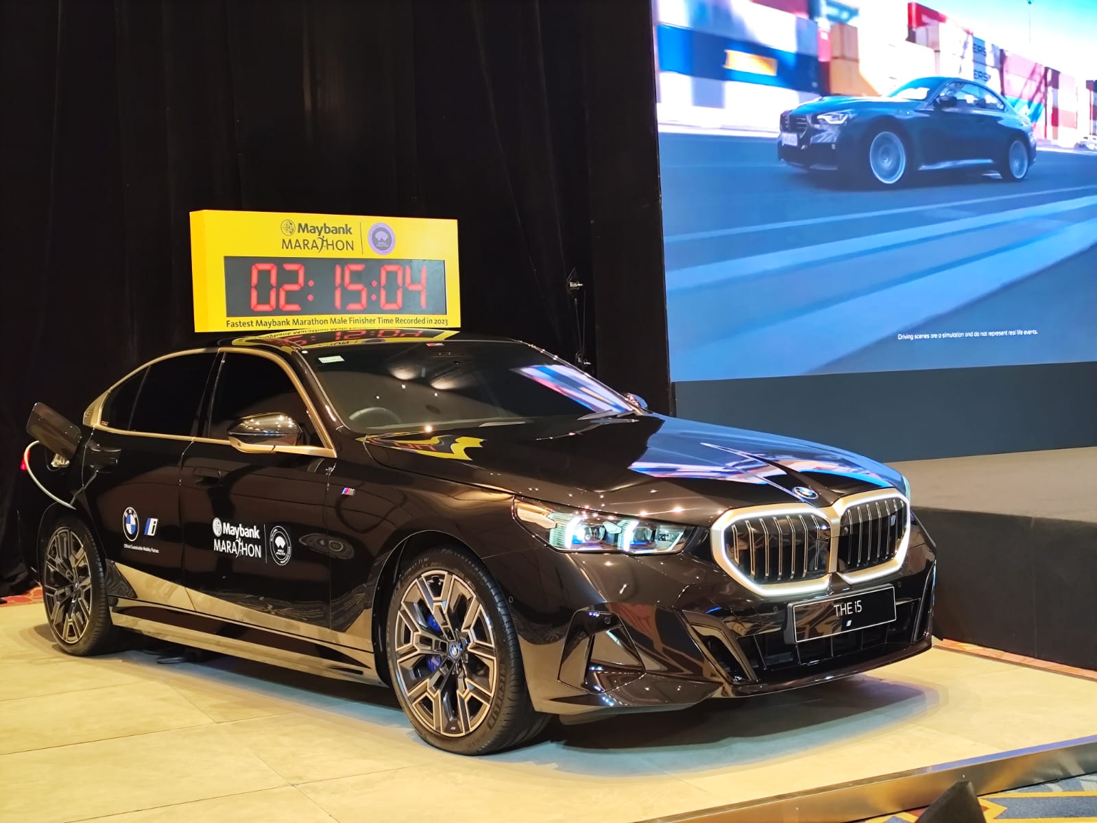 BMW Jadi Sustainable Mobility Partner Maybank Marathon 2025 - apakabar.co.id