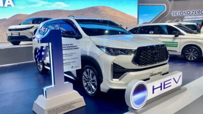 Beli Toyota Innova Zenix Hybrid di GIIAS 2025 jangan lupa servis satu bulan pertama - apakabar.co.id