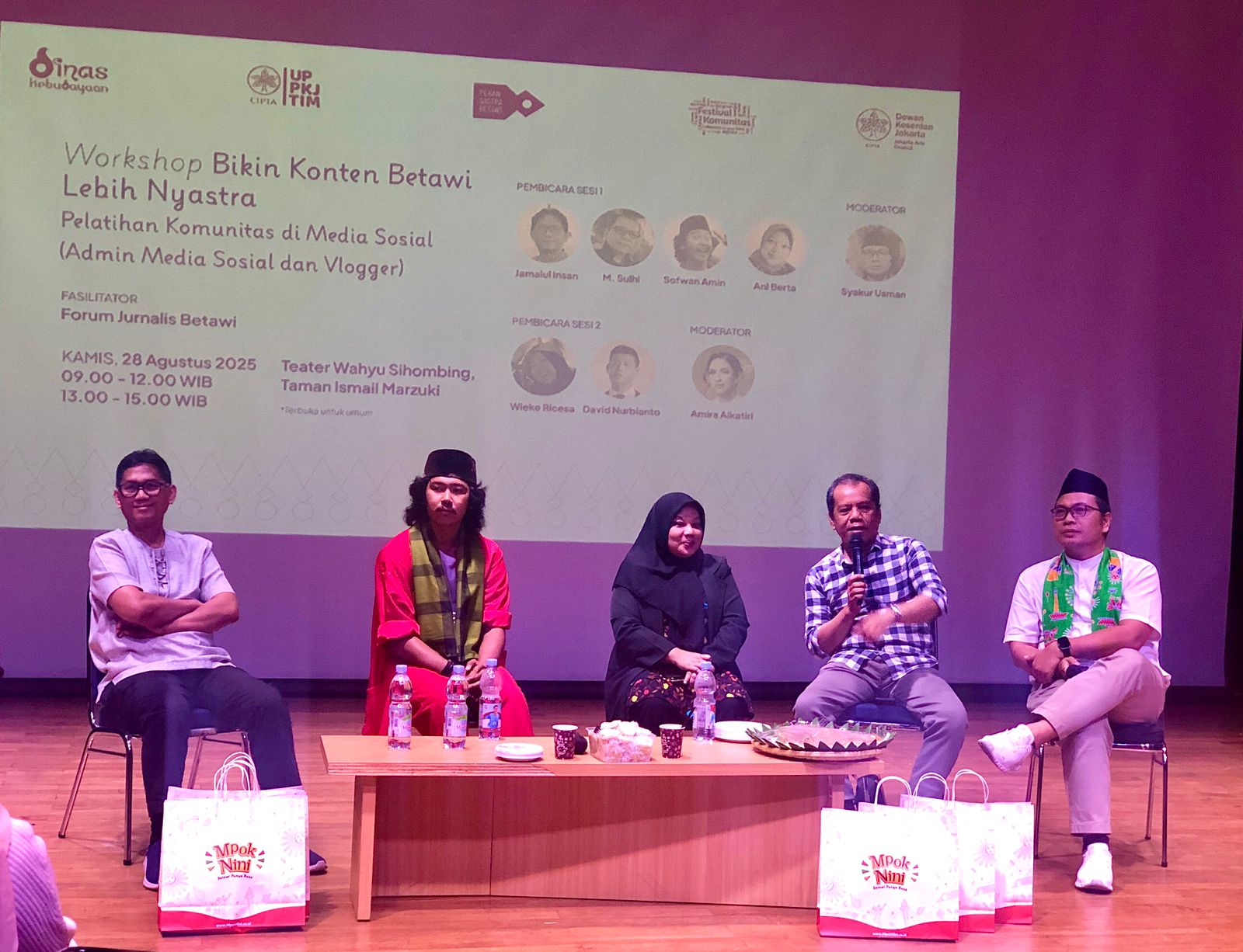 Forum Jurnalis Betawi bersama Dewan Kesenian Jakarta menggelar workshop tentang Bikin Konten Betawi Lebih Nyastra di TIM - apakabar.co.id