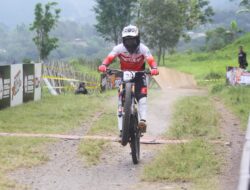 Rendy Sanjaya Juara Seri Kedua 76 Indonesian Downhill 2025 di Bukit Klangon 