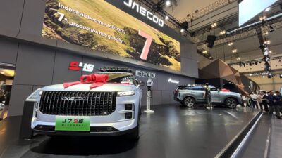 Jaecoo J7 SHS resmi diserahkan ke konsumen di GIIAS 2025 - apakabar.co.id
