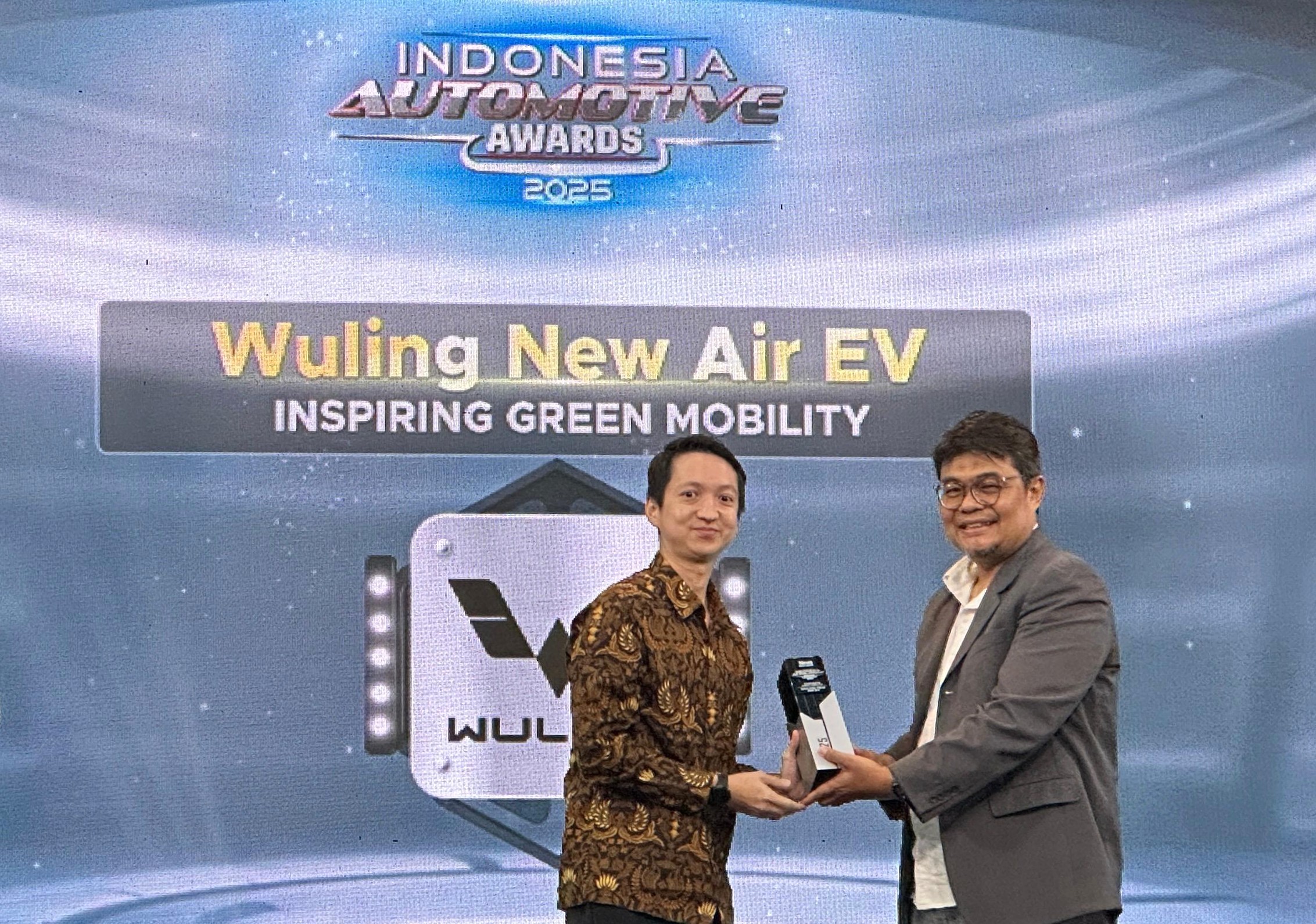 Wuling New Air ev Raih Gelar Inspiring Green Mobility di Indonesia Automotive Awards 2025 - apakabar.co.id