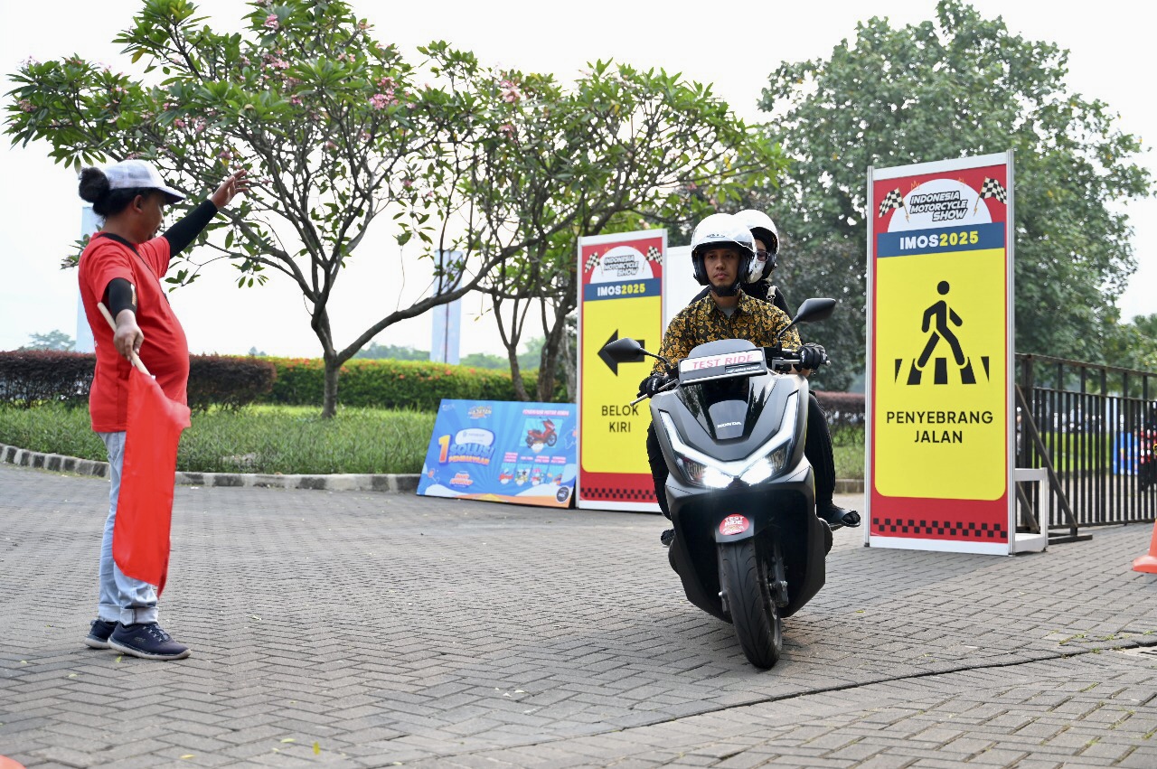 IMOS 2025 suguhkan program test drive dengan menyediakan beberapa merek motor - apakabar.co.id