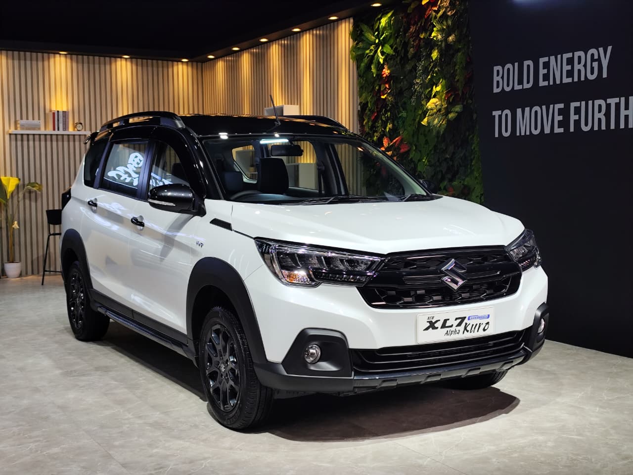 Suzuki menargetkan penjualan sebanyak 300 unit untuk New XL7 Hybrid Alpha Kuro - apakabar.co.id
